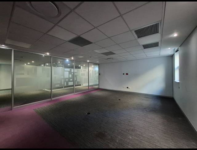 1,180M² OFFICE TO LET IN ILLOVO